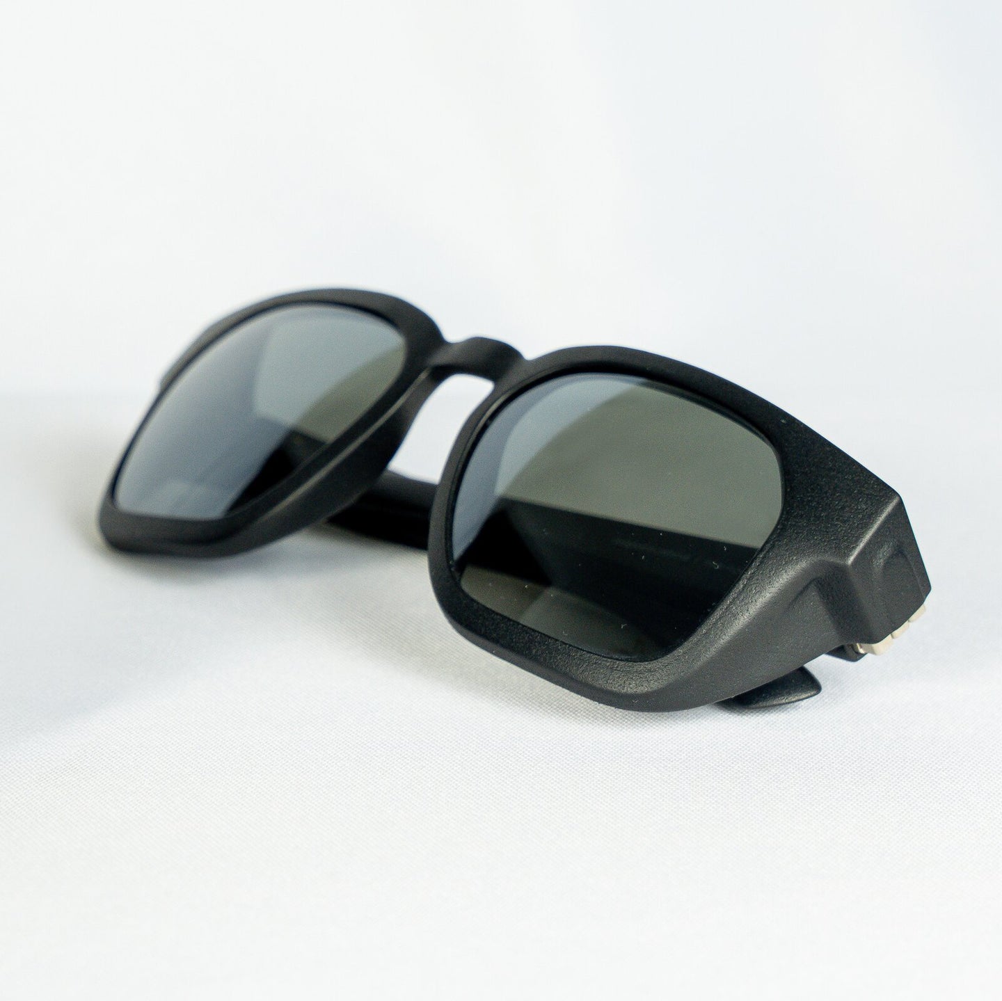 Davenport — folded frame from above on white