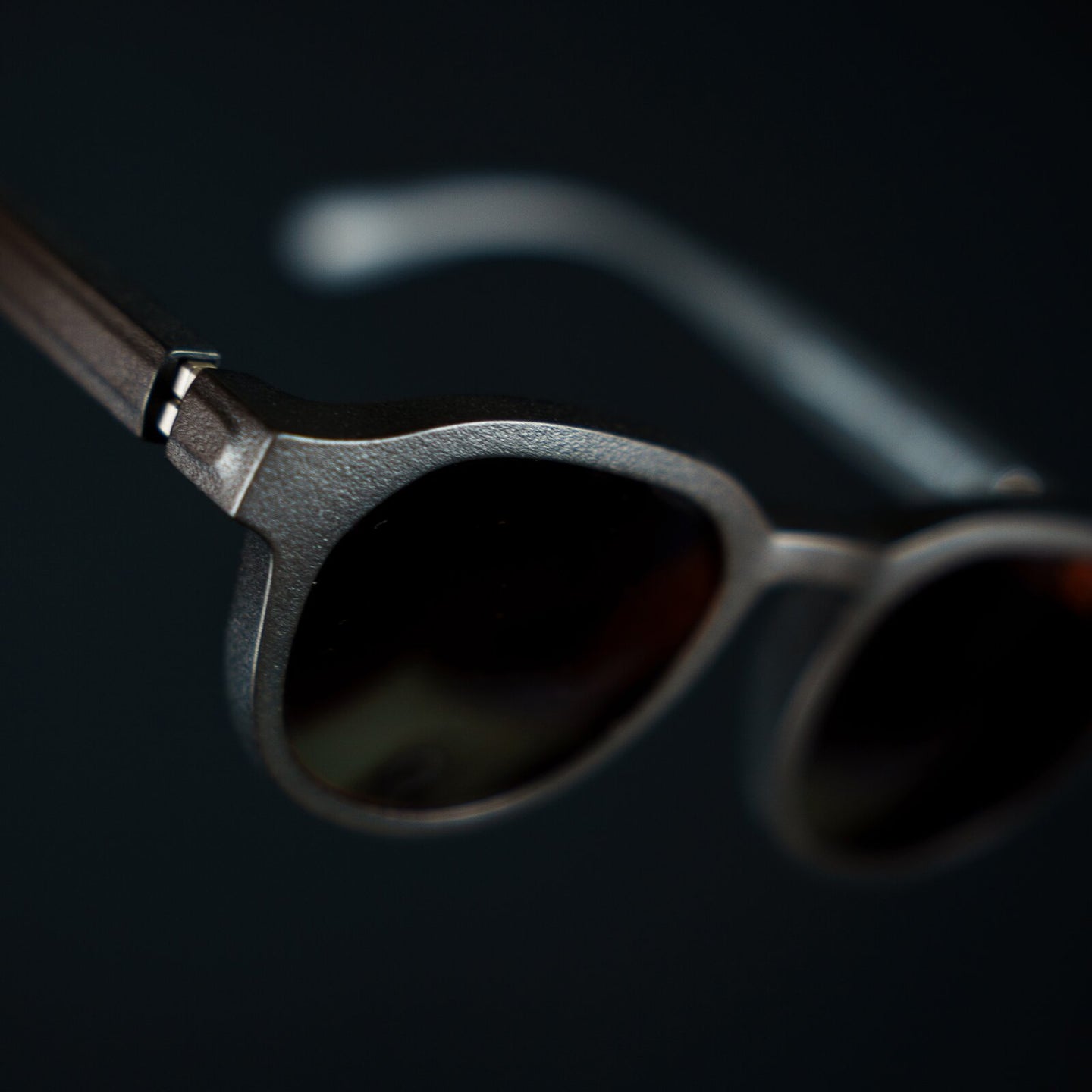Highway 1 — three-quarter view with hinge detail
